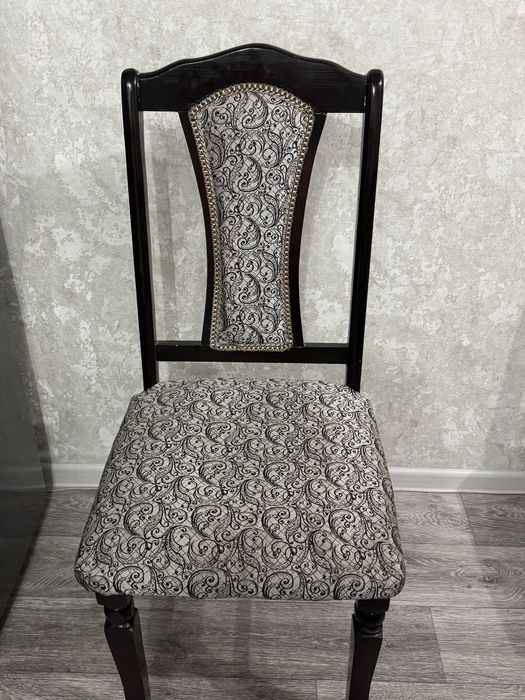 Стулья коричного цвета