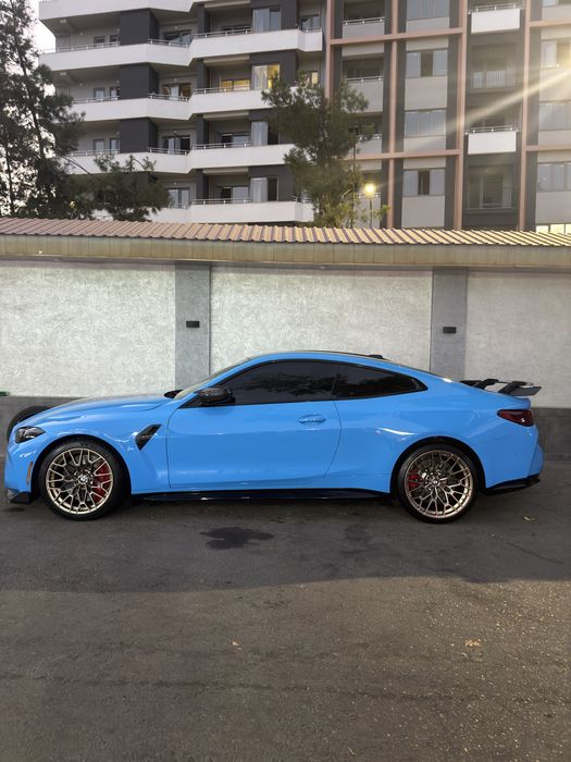 BMW M4 CS машина новая
