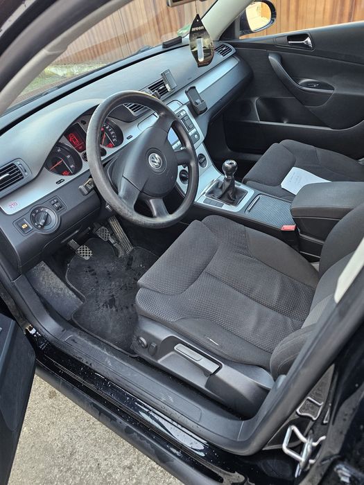 Vând Volkswagen Pasat