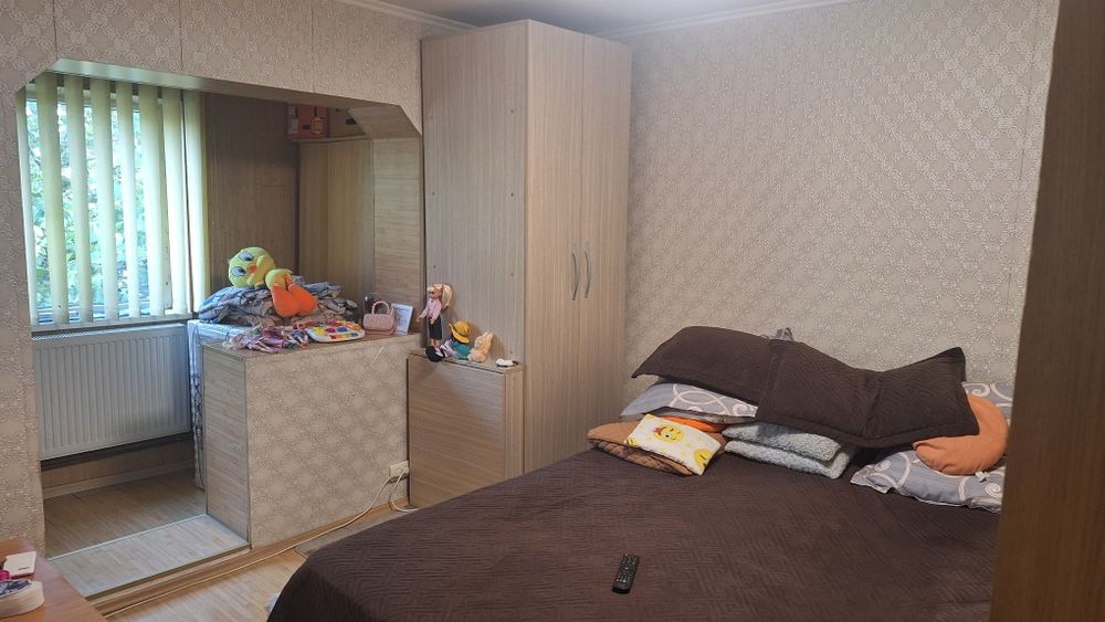 Apartament 3 camere de vânzare