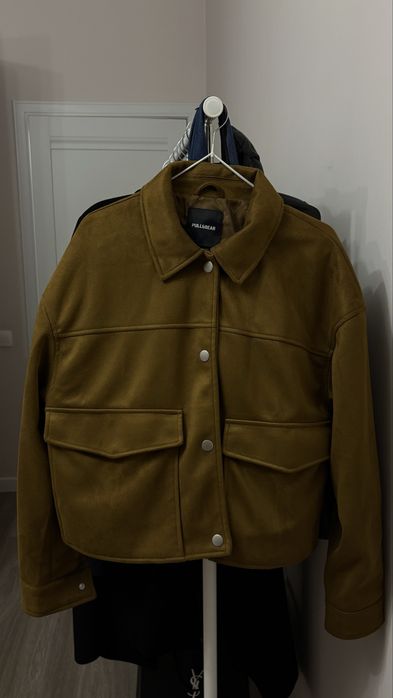 Куртка из искусственной замши pull&bear
