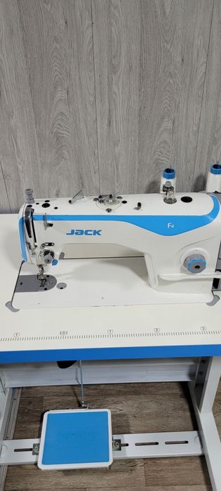 Продам швейную машину