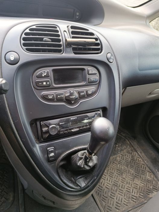 Продавам автомобил