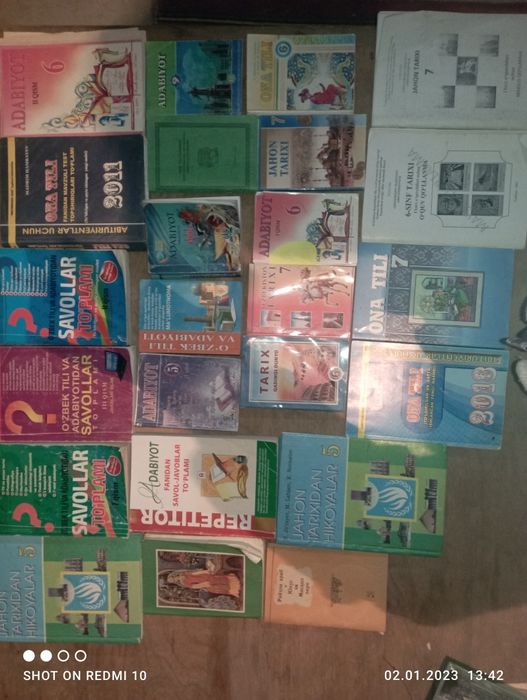 Adabiyot,ertak va turli xildagi kitoblar sotiladi.