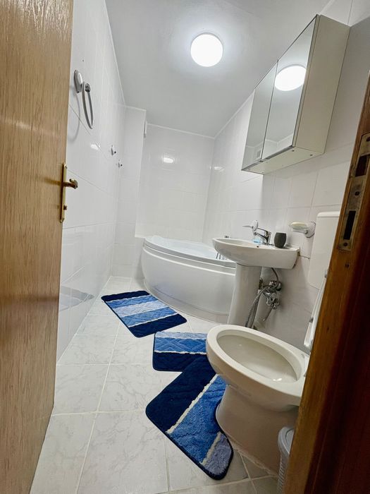 Inchiriez apartament 3 camere mall Vitan