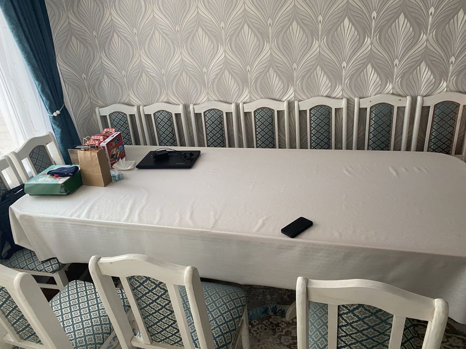 Продам стол со стулиями