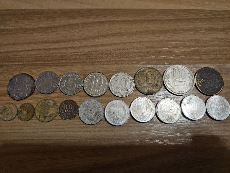 Vând sau schimb 18 Monede Românești și 20 Monede Străine