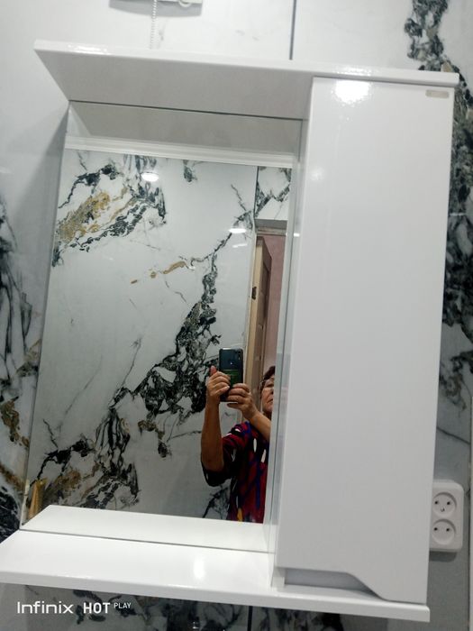 Продали зеркало , диван, прихожая