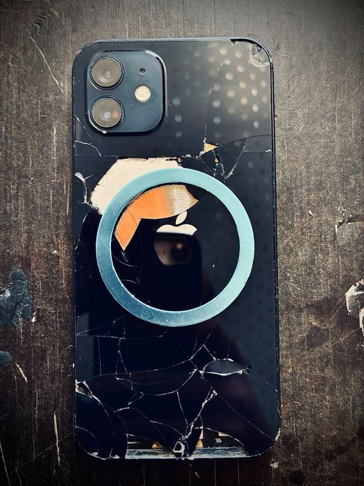 Продам Iphone 12