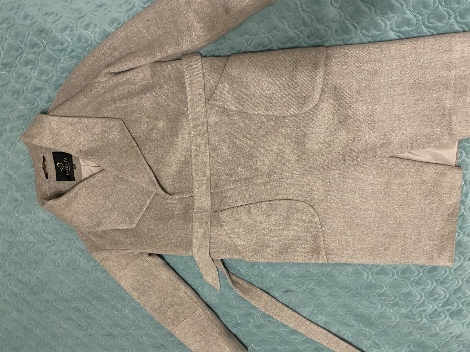 Пальто женское красивое.