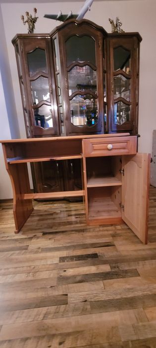 Продавам ученическо бюро