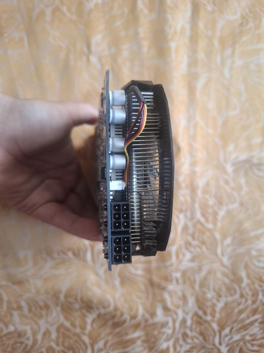 Vând placa video gtx 560 ti