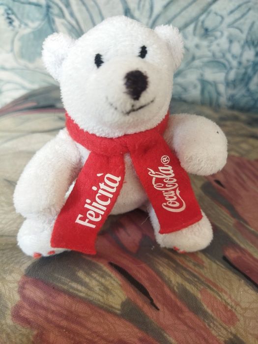 Кока кола мече с шалче