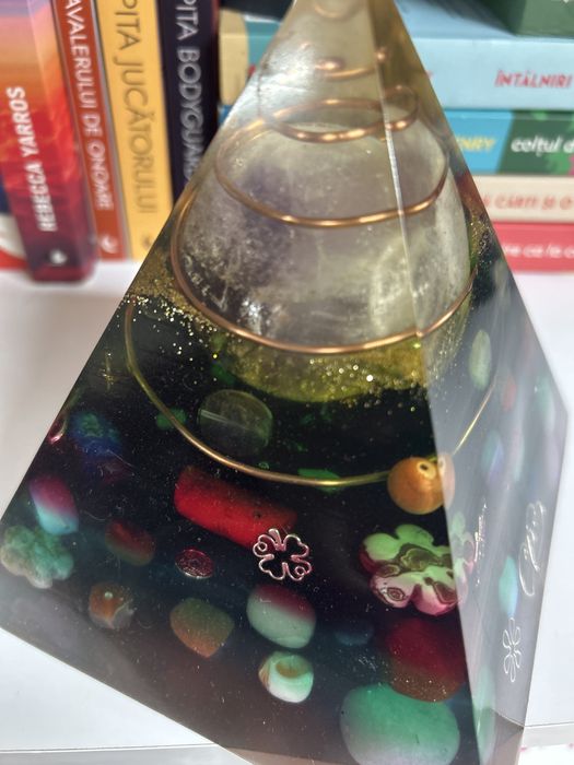 piramida rașina realizata pe comanda