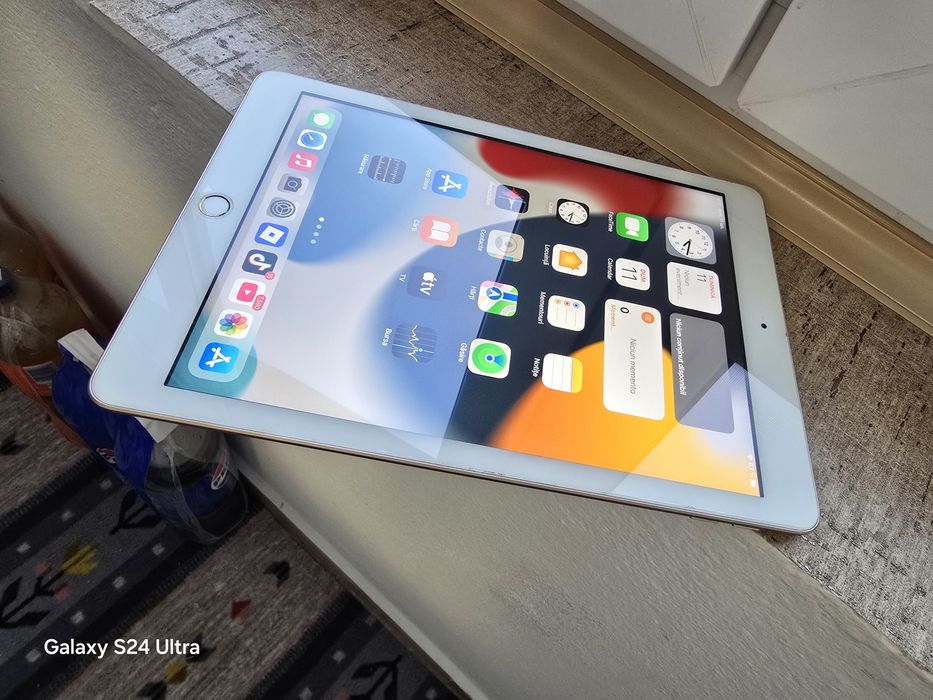 Ipad gen 5 A1822 32 gb gold