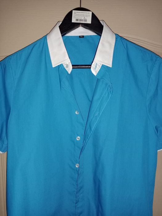 Яркая мужская рубашка