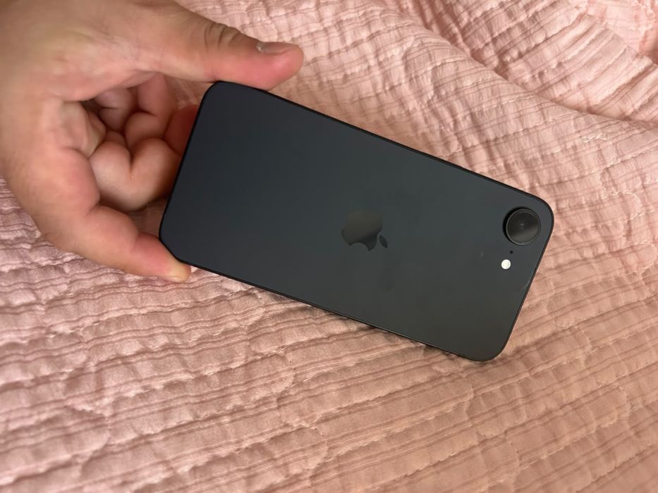 Iphone 16e отличном состояни