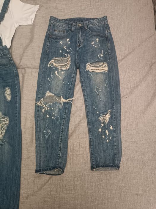 Продам джинсовый комбинезон и джинсы