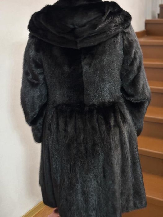 Продаётся норковая шуба