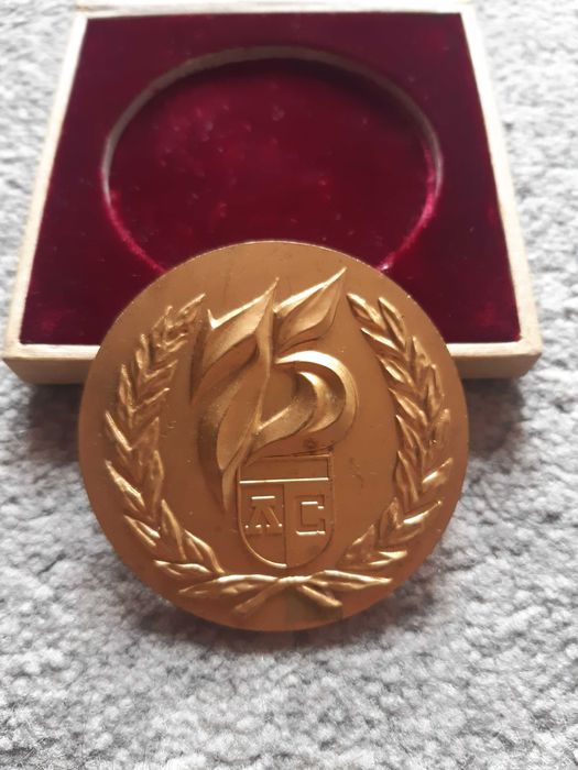 Плакет 75 години ДФС Левски-Спартак 1911/1986 г. в кутийка