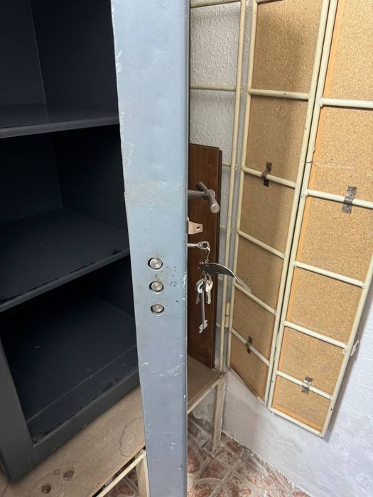 Сейф ,длина 110 см,  ширина 65  см