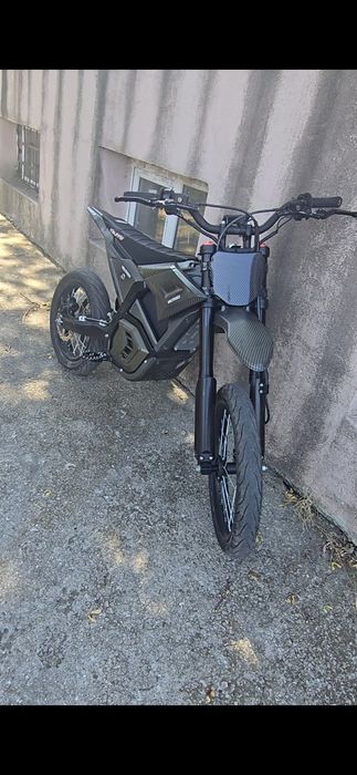 Продавам Valtinsu EM5-PRO custom Supermoto