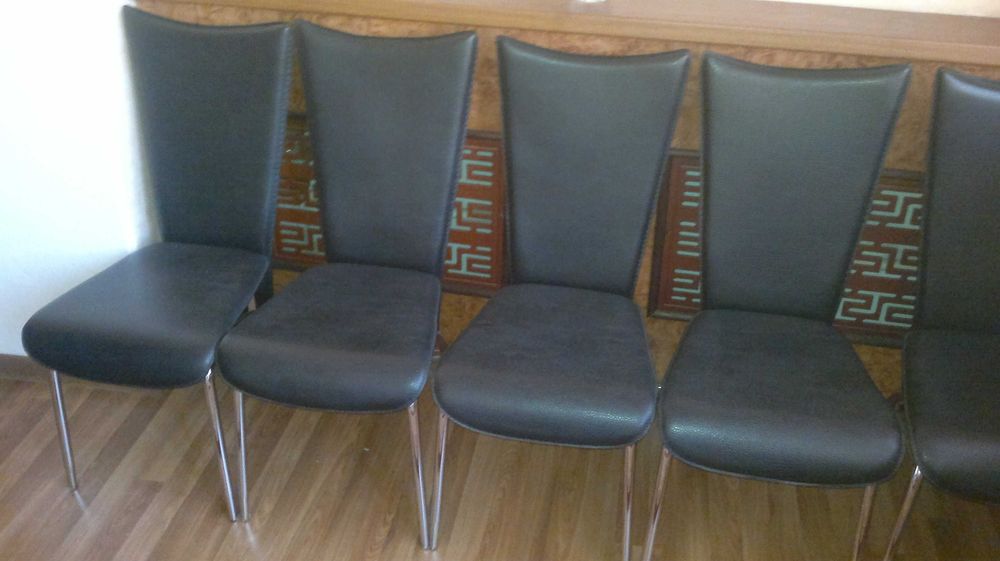 Стол со стульями