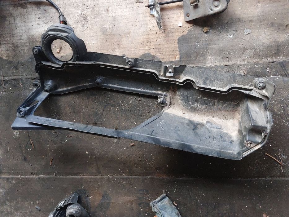 Капак въздушен филтър е90 е91 бмв  2.0д 184кс bmw e90 e91 2.0d