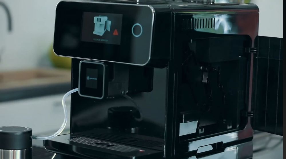 Koffe mashinka  sensrniy avtamatichskiy xolati juda zor 10 yili garant