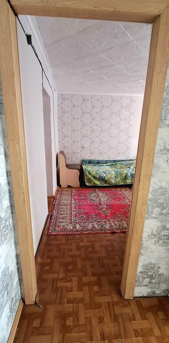 Продам квартиру 3х комнатную на 1 этаже частично мебилированная – pohled 2