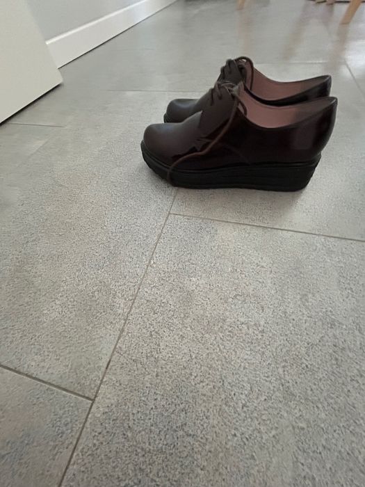 Pantofi, piele lăcuită , culoare vișiniu