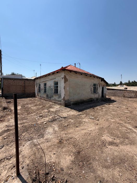 Прадаётся 4х Дом Джалаере 2 линя от дороги квадратный участок