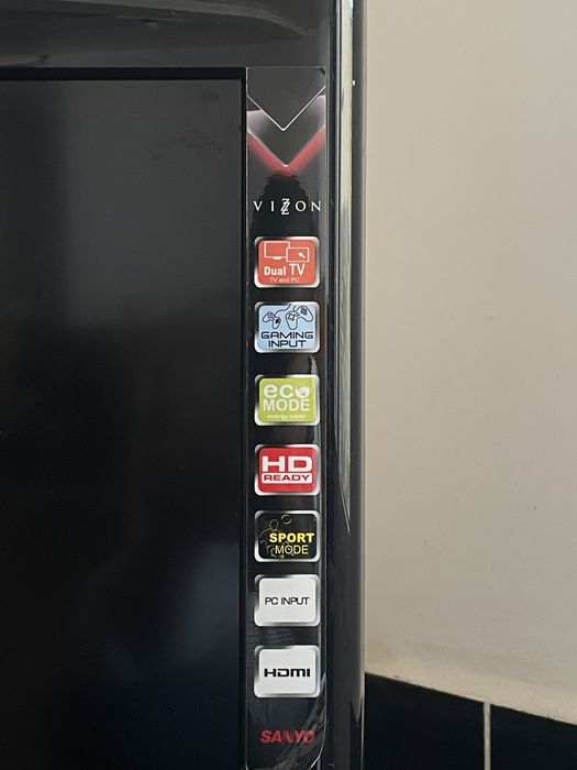 Телевизор марки Sanyo и подставка