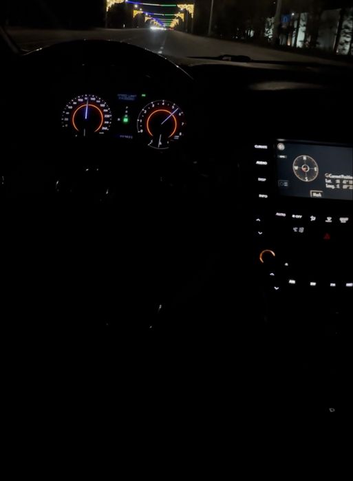 lexus is 300 sotiladi