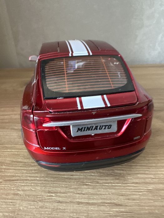 Tesla калекционая машинка