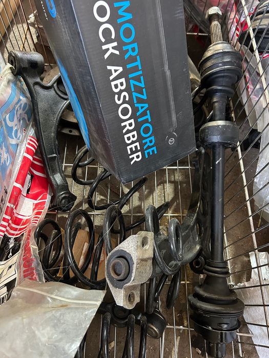 Авто части за автомобили и бусове