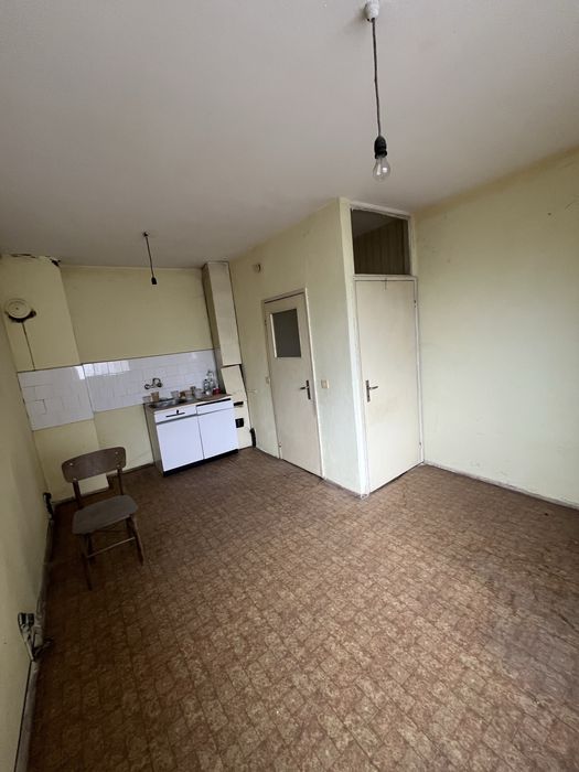 Продава се 3-стаен апартамент