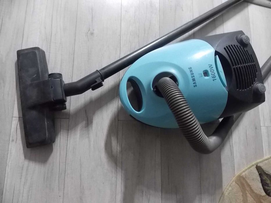 aspirator SAMSUNG 1600w - 180 lei