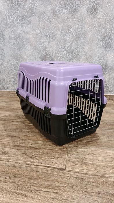 Транспортна клетка пластмасова с метална вратичка