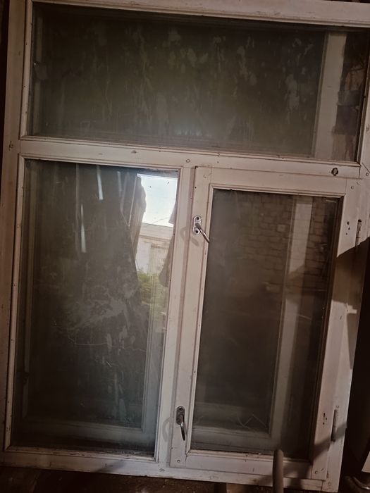 Taxta eshik va romlar