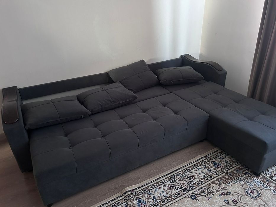 Большой спальный диван