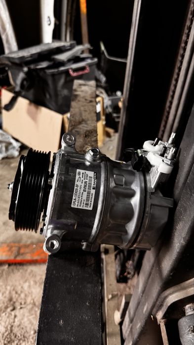Компрессор кондиционера Land Rover Range Rover L405