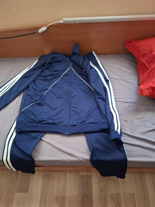 Продавам спортен екип Адидас
