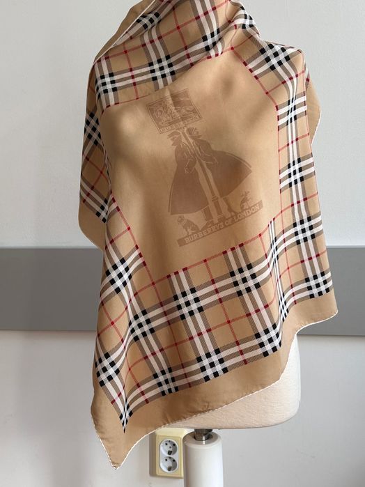 Burberry оригинален нежен копринен шал