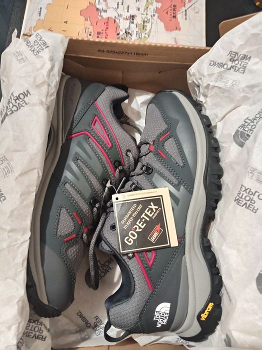 Кроссовки от The north face