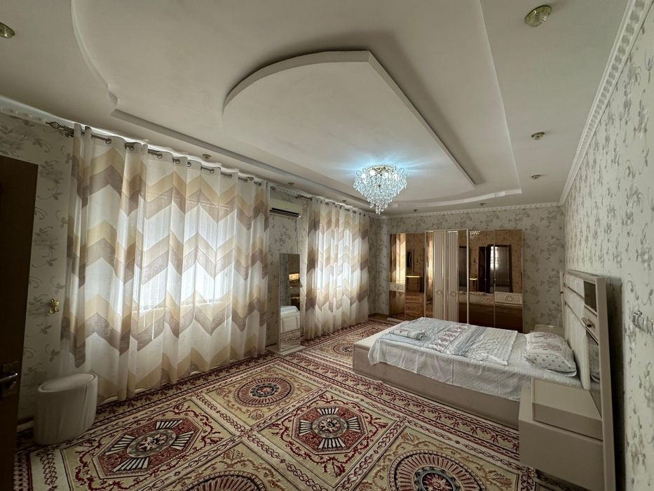 Два дома на участке в микрорайоне "САМАЛ-2".