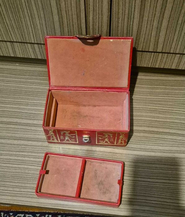 Шкатулки декоративные ,  Изделия из дерева и кожи.