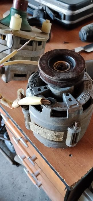 Двигатель асинхронного типа