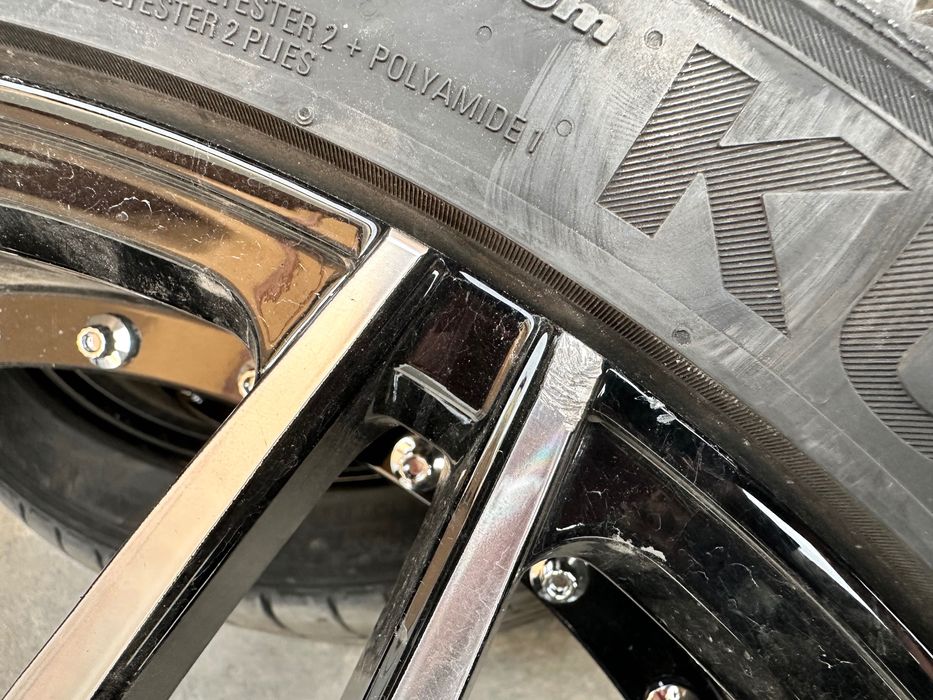 Джанти 19 цола 5x120, 74,1/ 72,6, за BMW с гyми Kumho 255/35/19