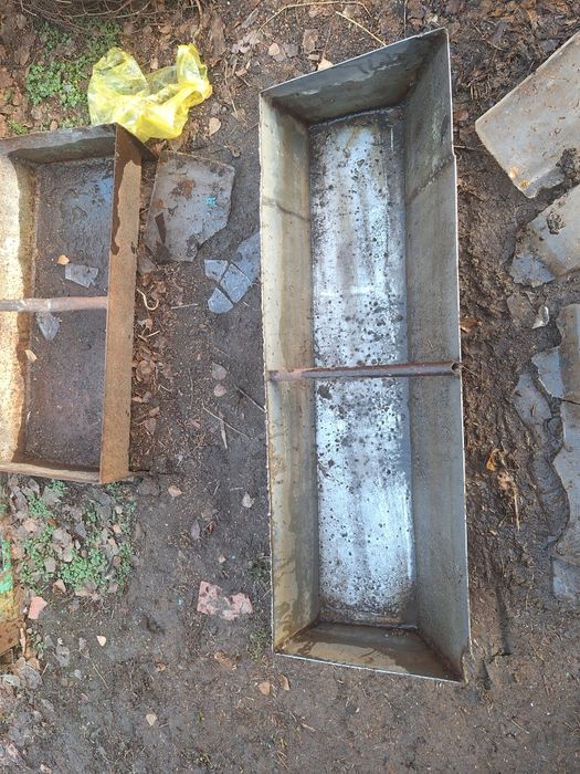 Поилка - кормилка для скота